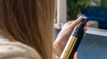 sprej pro efektivnější styling vlasů nanoil